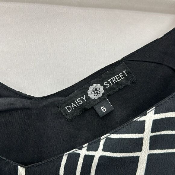 Women’s Daisy Street dress sz 6 - Picture 3 of 3